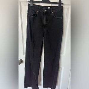 H&M Black Jeans • Size 4 / EU 36 • Straight Leg